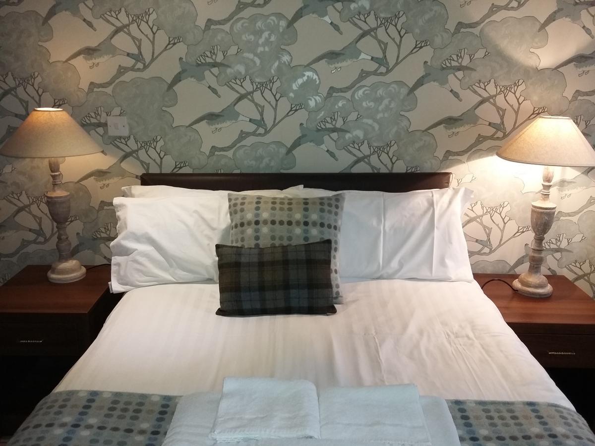 The Huntsman Inn โฮล์มเฟิร์ธ ภายนอก รูปภาพ